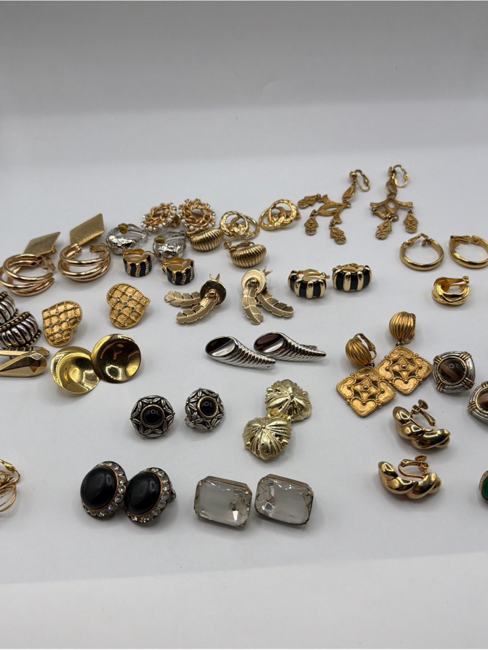 Vintage Lot Of 27 Gold/ Silver Tone Clip On Screw Back Earrings Mogul Large